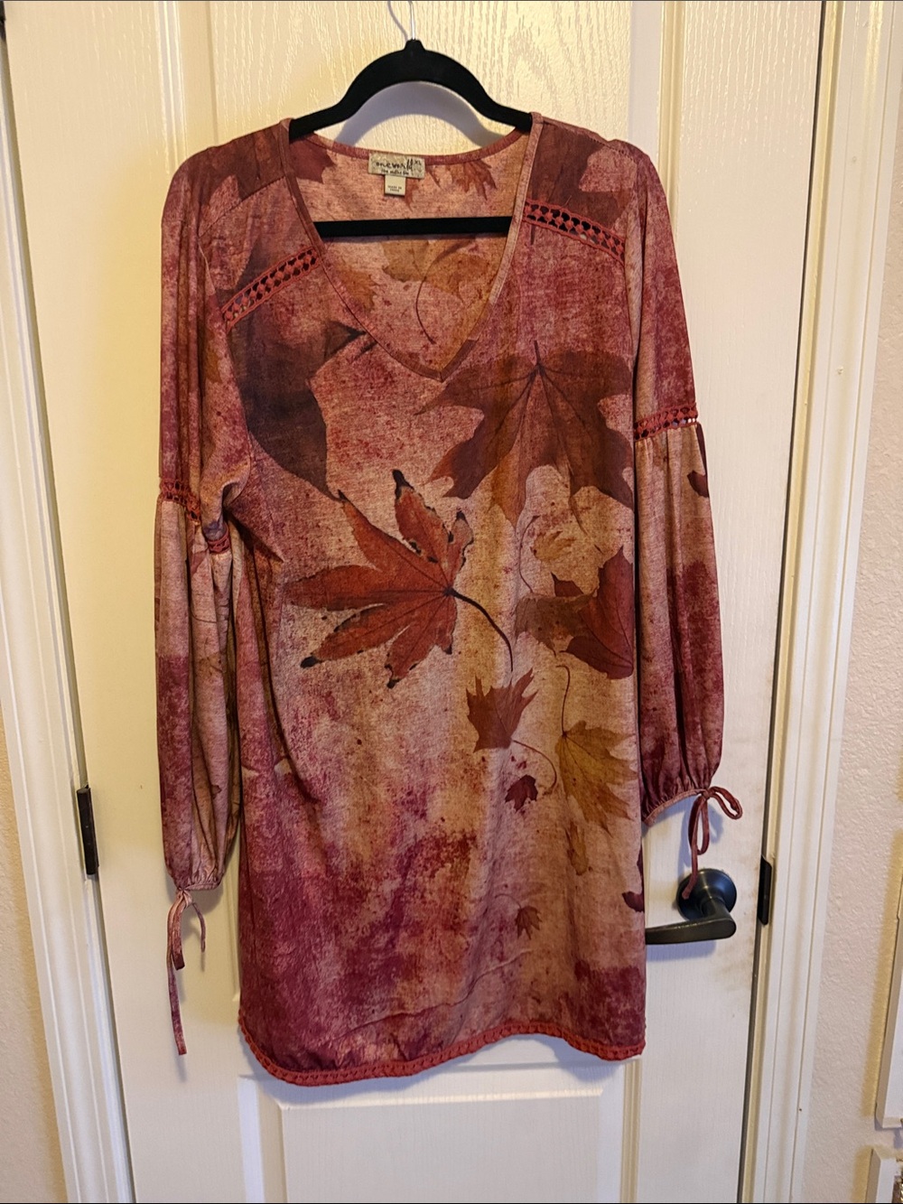 ONE WORLD Long Sleeve Fall Leaf Print Tunic in Burgundy and Rust